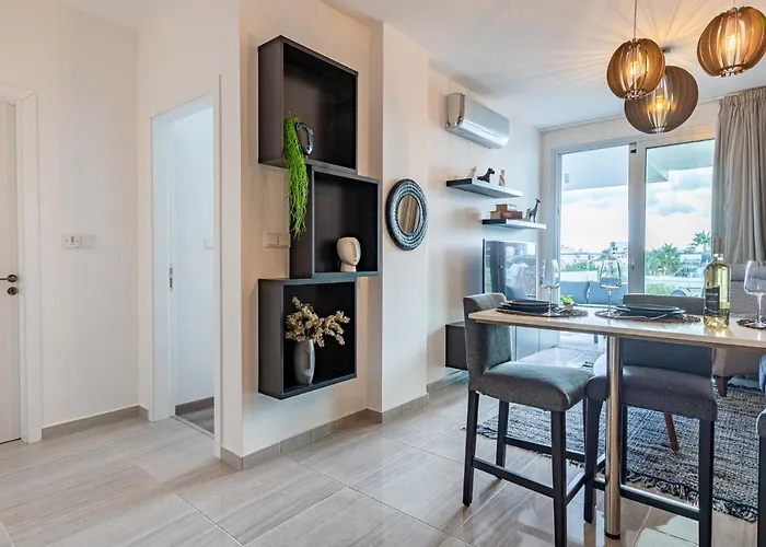 Sunshine 1-bedroom In Lägenhet Larnaca