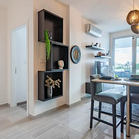 Sunshine 1-bedroom In Апартаменты Ларнака